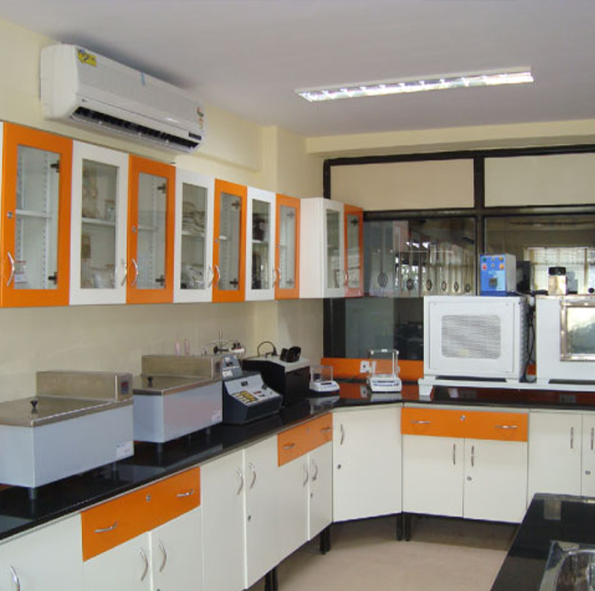 chemistry-laboratory-tables