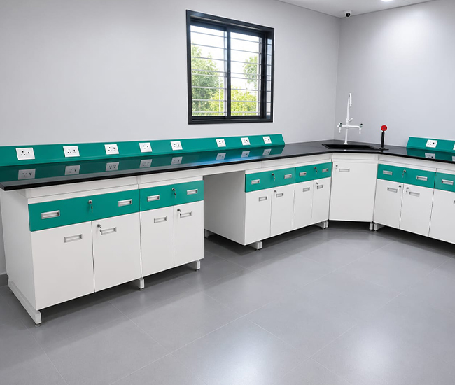 laboratory-corner-table