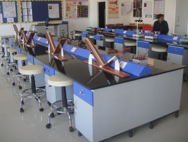  Laboratory Table